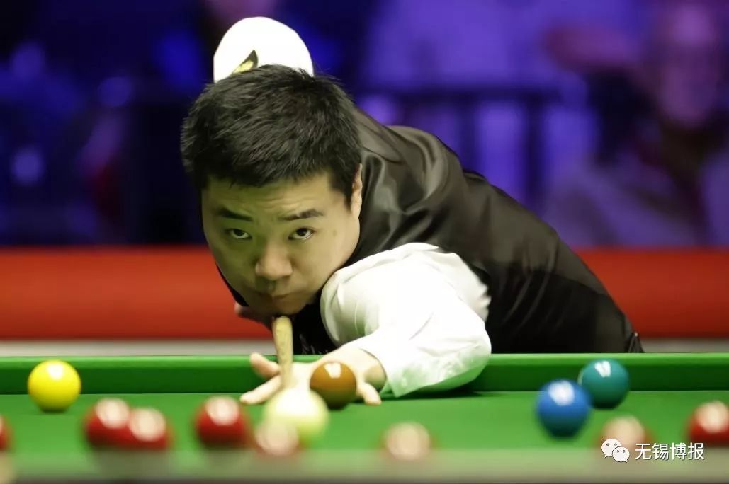 展现出他在 展现出他在