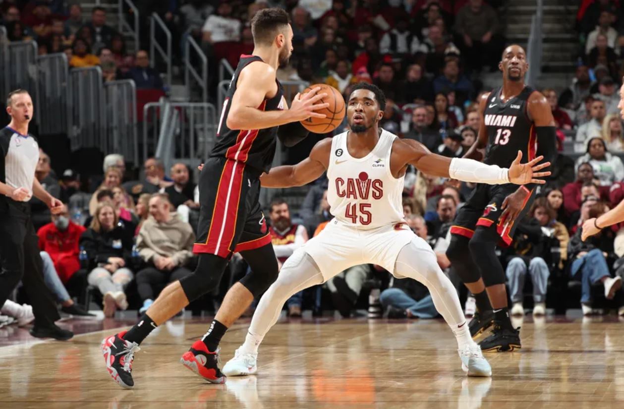 热刺依然坚 热刺依然坚