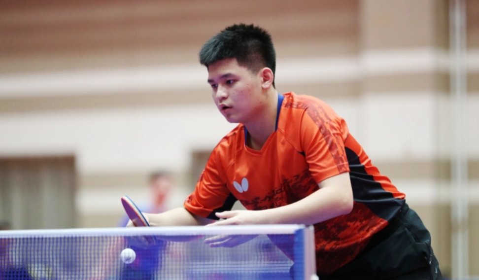 轻球员与经 轻球员与经