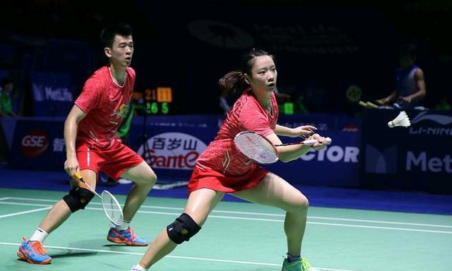 他在中场组 他在中场组